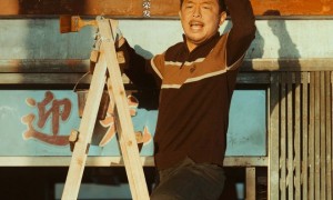 早报｜OpenAI发布Sora 2：AI视频进入GPT-3.5时刻/罗永浩称小米小字是行业陋习/三星戒指电池鼓包，用户手指被卡就医