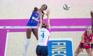 原创 
            上届意甲冠亚军输球！朱婷10分无缘决赛，边攻低迷科内新赛季首败