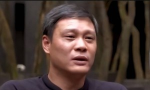 原创 
            足协选帅国庆不放假，5大专家把关已敲定10人名单，两大热门候选人浮现