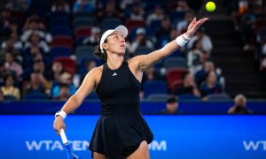 原创 
            第7次1000赛决赛！佩古拉三盘逆转险胜，送萨巴伦卡生涯武网首败