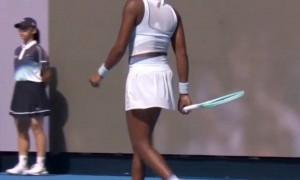 原创 
            卫冕首战告捷！高芙送蛋横扫过关，跻身中网32强再战前美网亚军