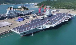 给高市早苗撑腰？特朗普口出狂言：美国导弹很多，中国不想起冲突