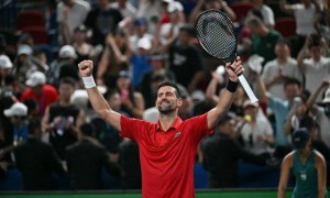 原创 
            再创网坛新纪录！德约两盘横扫晋级，第80次跻身大师赛四强