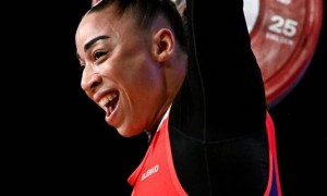 挪威举重世界冠军科恩达：从全职电工到国民偶像