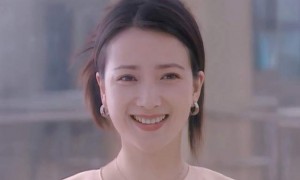 圈内人曝何晴晚年细节：力劝闺蜜黄绮珊别整容，手术后说话不利索