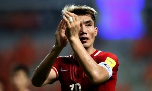 原创 
            喜讯！20岁中国新铁腰闪耀荷乙联赛，离开中甲就爆发，郑智有了接班人