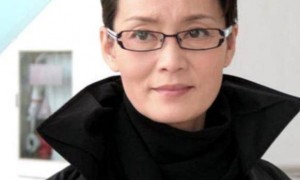 70 岁潘虹近况吓人，走路颤巍神情呆滞，40 年离婚真相藏不住