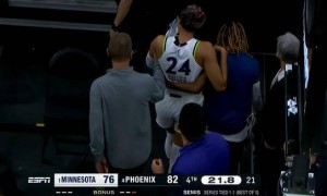 原创 
            WNBA半决赛：联盟第一核心伤退主帅驱逐崩盘 王牌灭狂热夺赛点